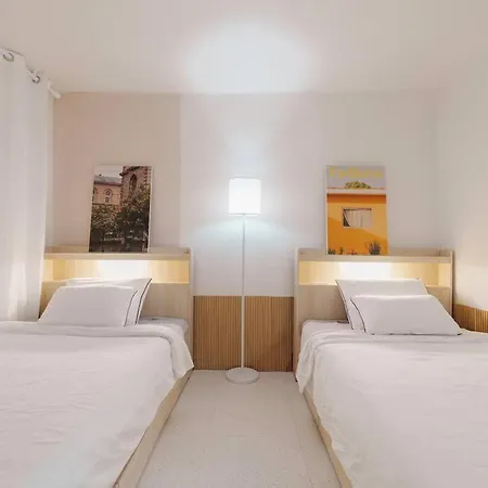 #3 Beds, 2 Rooms #Netflix Dongdaemun Lemon House